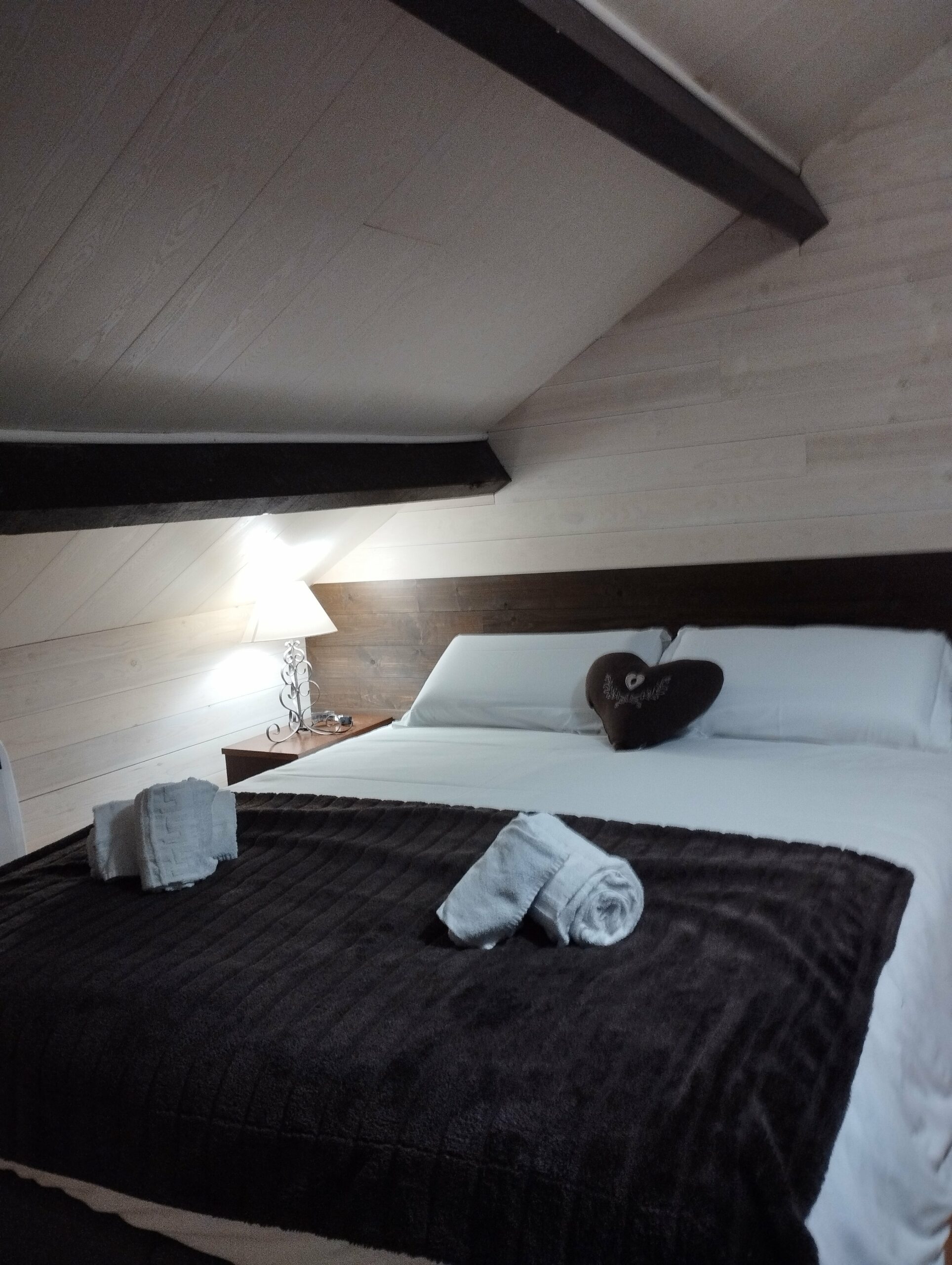 Chambre : Ecran plat, placard, vestiaire et rangements 1 lit 160/200 1 lit 90/200