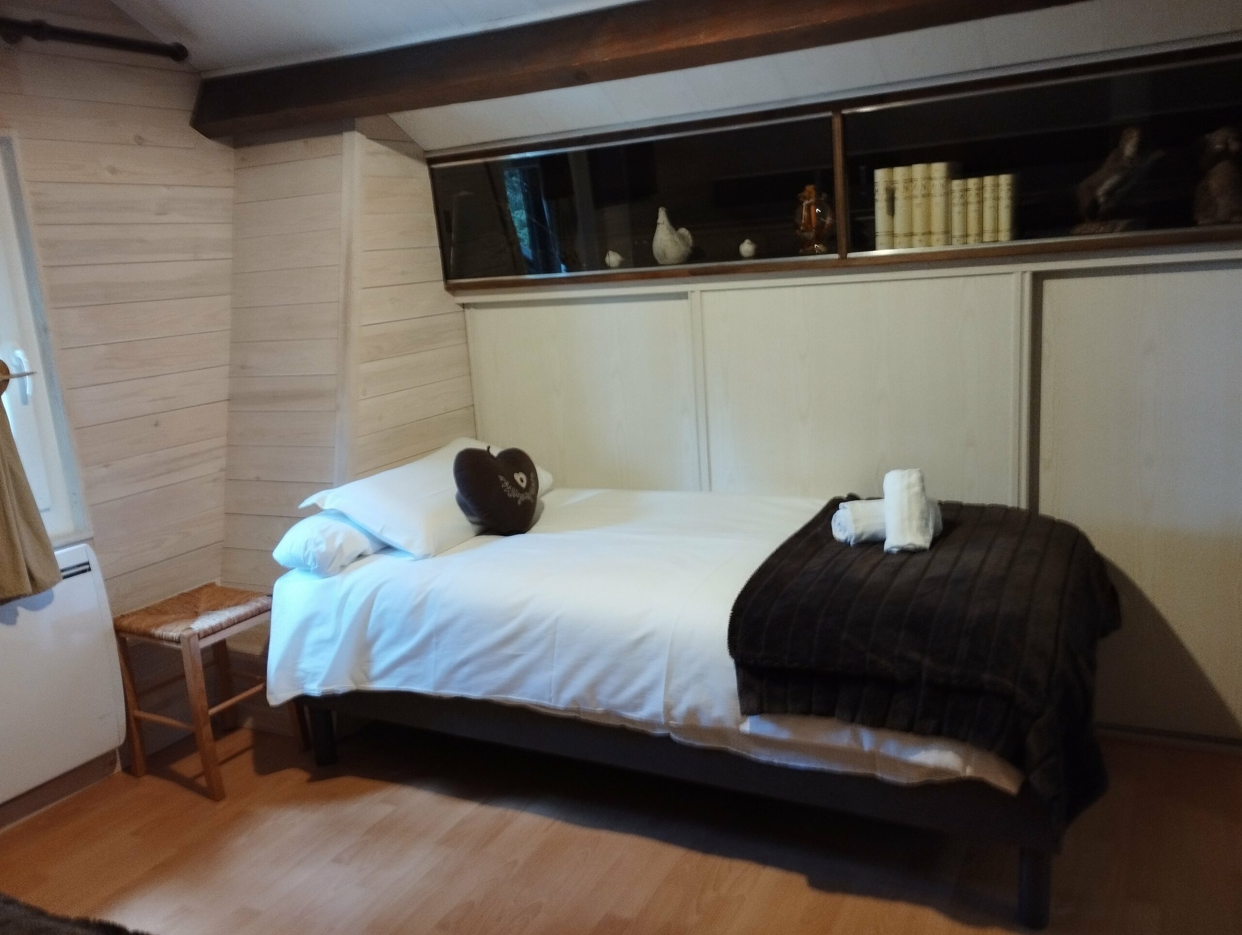 Chambre flexible : Avec écran plat, vestiaire et rangements 1 lit 160/200 ou 2 lits de 80/200 1 lit de 90/200 1 lit bébé