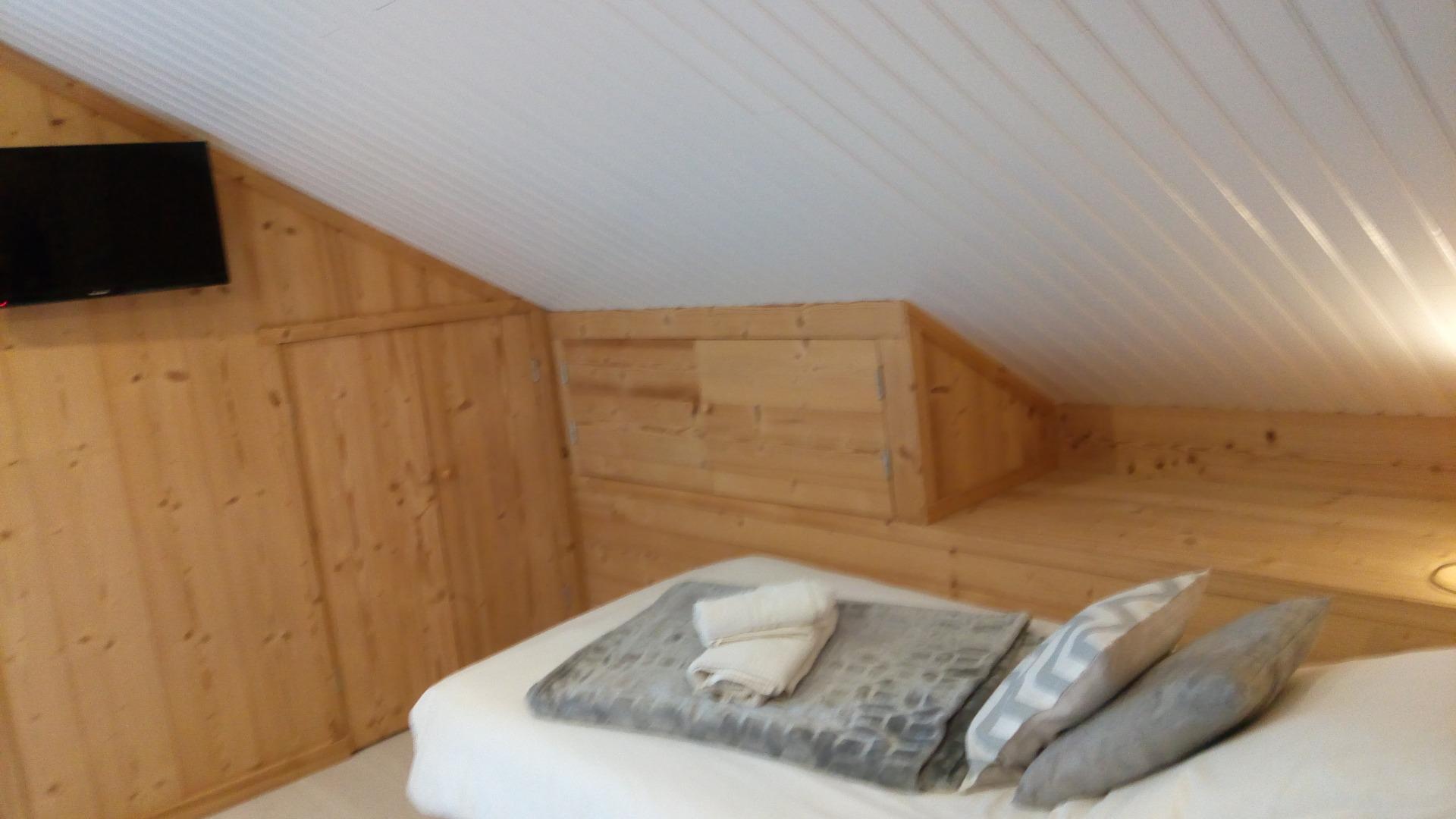 Autre chambre avec la télévision (écran plat) 1 lit en 140 et 1 lit en 90