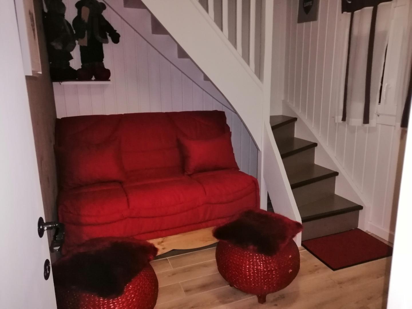 Petit salon pour enfants avec Télévision, jeux, livres....
